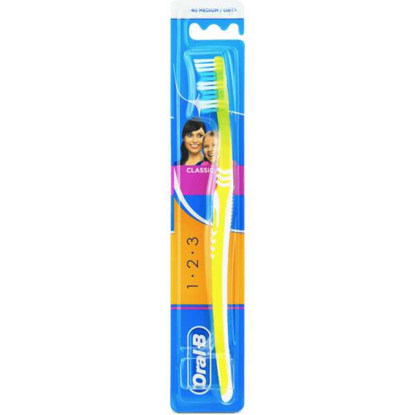 Oral-B Toothbrush Classic Medium